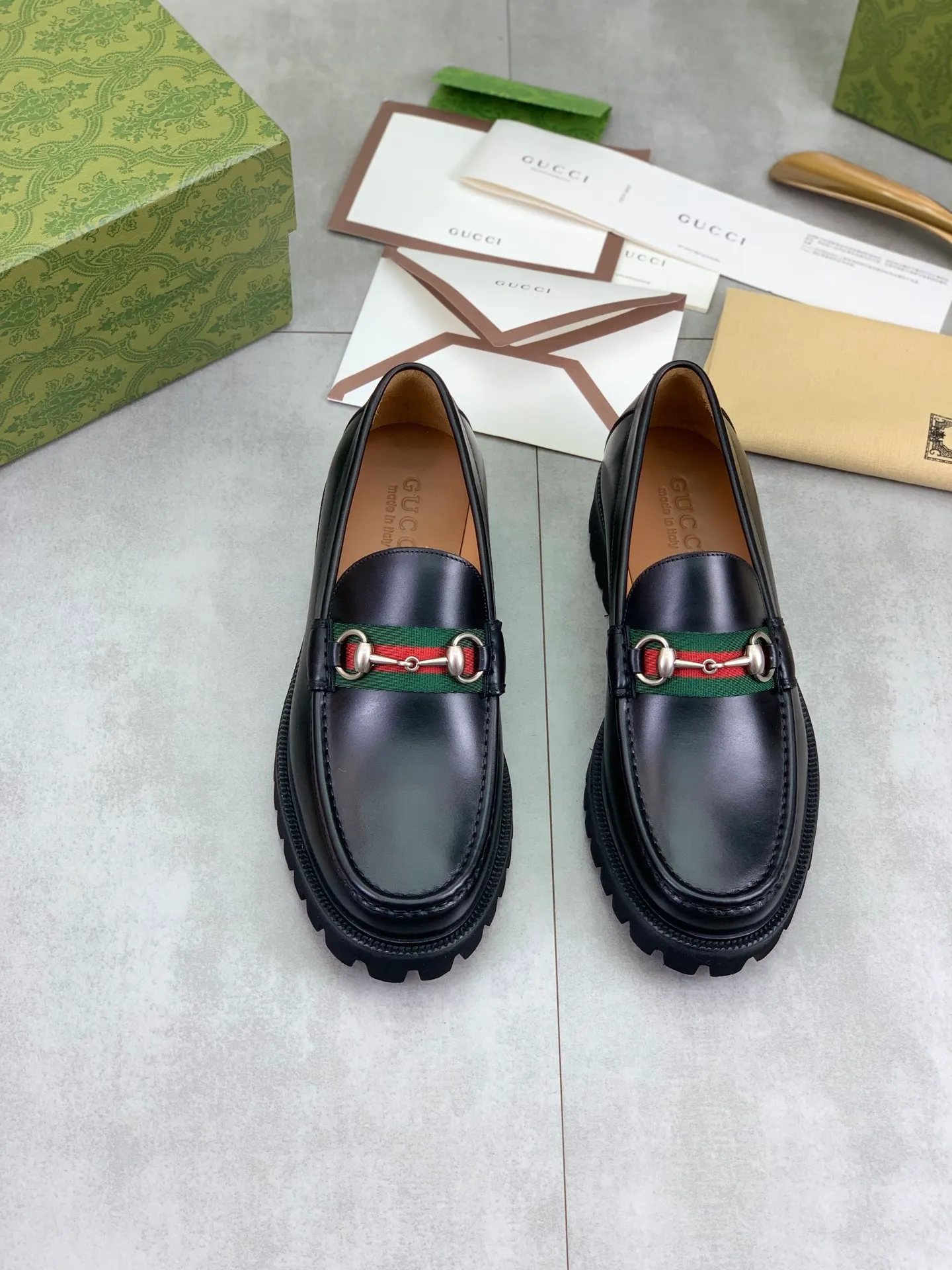 Factory price P840 💰💎💎💎Top version (original foam outsole) Brand: [GUCCi] Gucci's new business formal casual leather shoes Standard code: Men's size 39–45 (38 needs to be customized) Grade: Same style as the official website Original order quality Materials: Original open-edge beaded calfskin Water-dyed cowhide lining Original lightweight foam outsole Style category: Men's fashion Formal casual leather shoes, slip-on men's shoes series, young and fashionable, European and American trends, British style, casual matching, comfortable feet, color: multiple colors available, actual picture